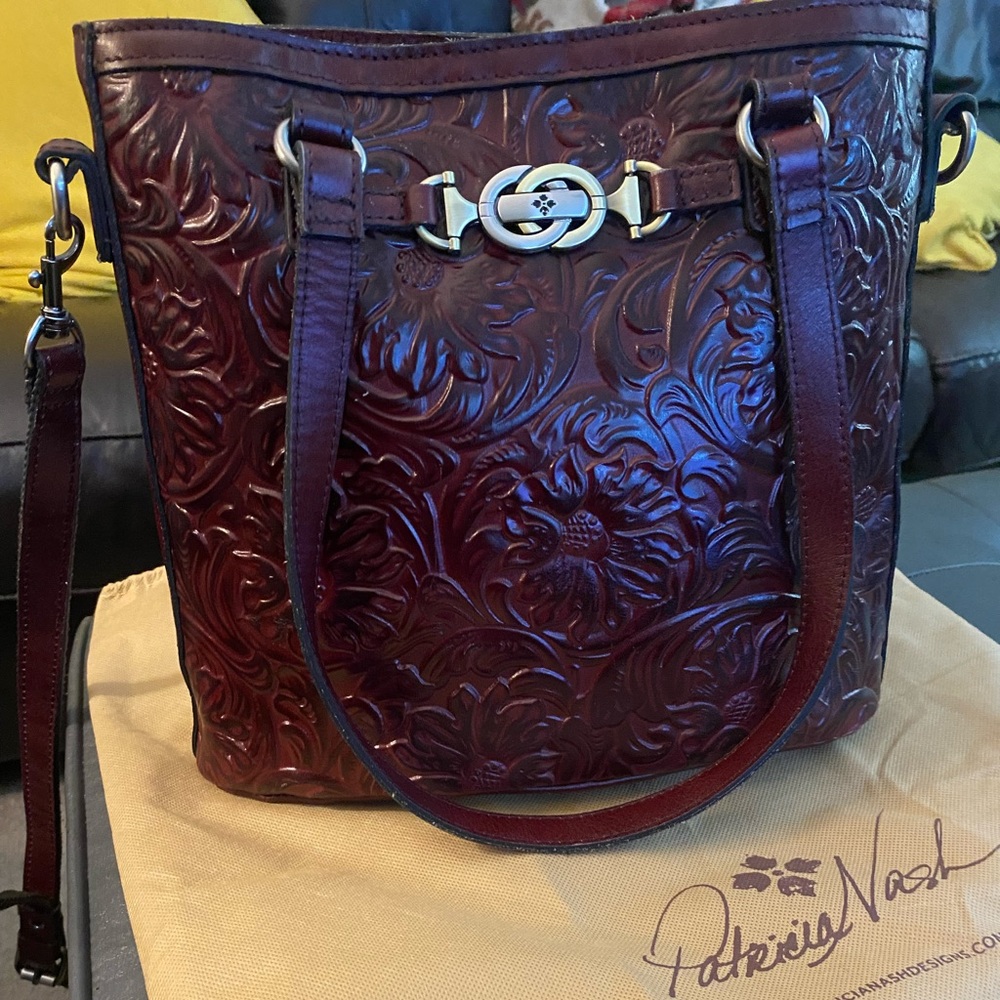 Beautiful leather tole tote in like new condition
